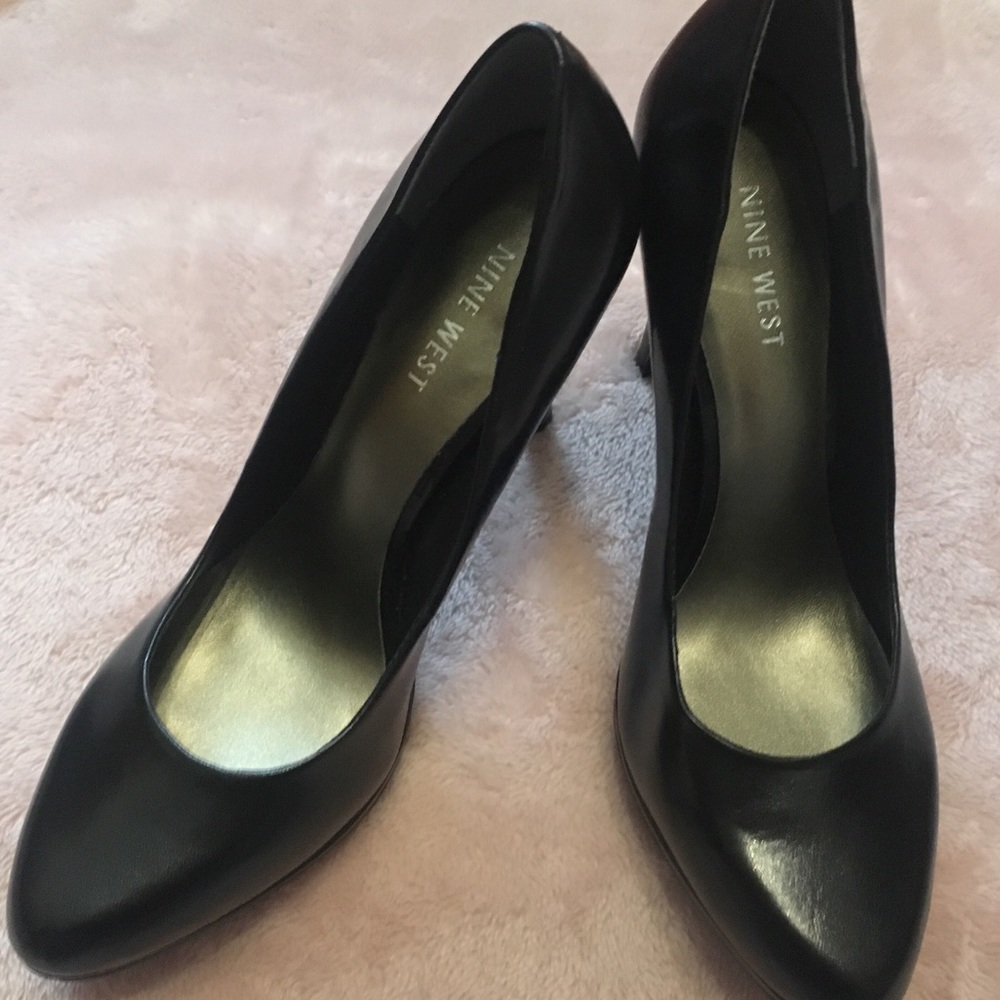 Black patent Nine West heels
